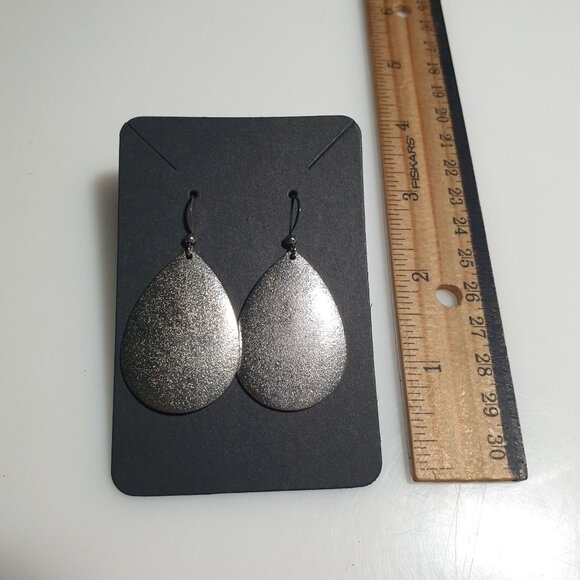 Silver Tone Teardrop Dangle Earrings Glitter Finish Casual Work Mom Gift Boho - Picture 3 of 4